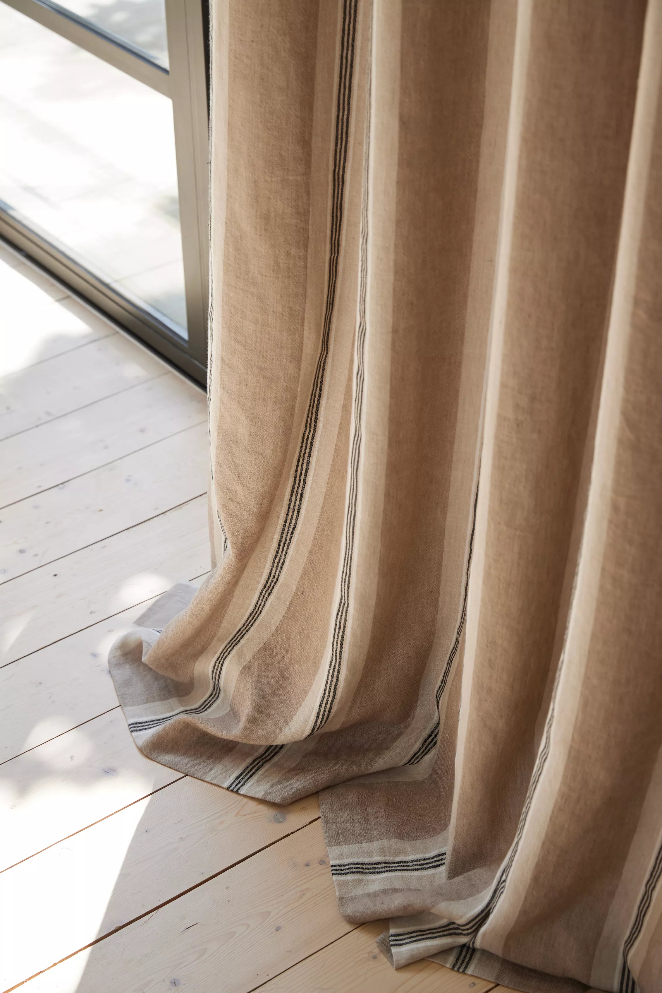 Curtain in Volterra by linia